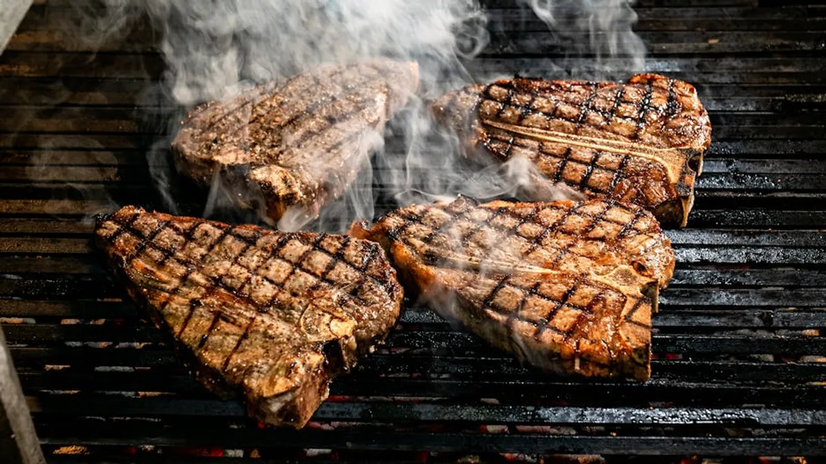 How to Reheat Steak in a Pan