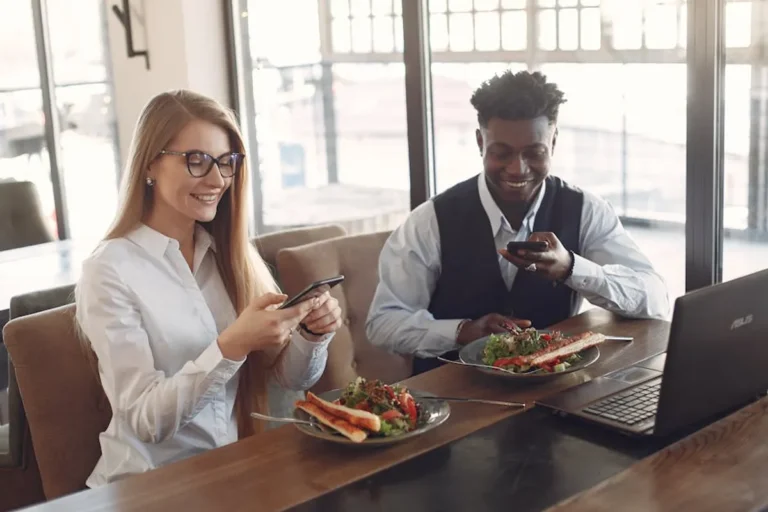 Restaurant Review Guide: What Customers Usually Check
