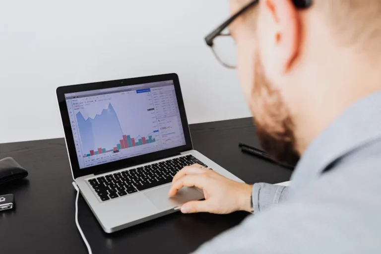 Understanding lapzoo.com Through Search Trends and Reader Intent