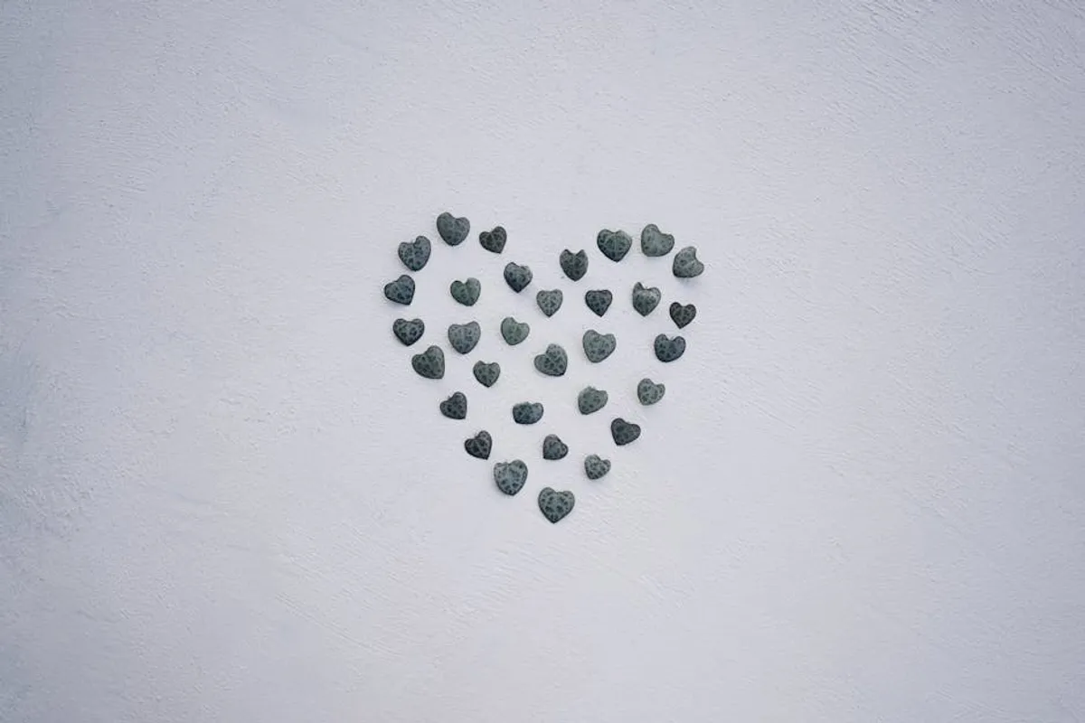 What Does A White Heart Mean: Meaning, Examples, and How to Use It